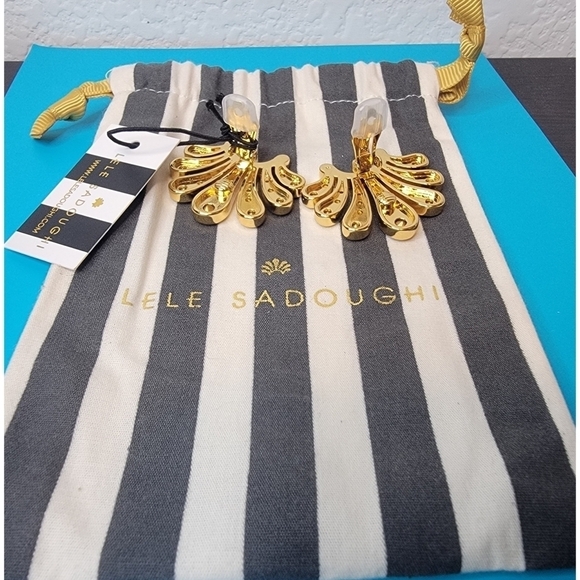 NWT Lele Sadoughi Crystal Button Earrings - Picture 5 of 9